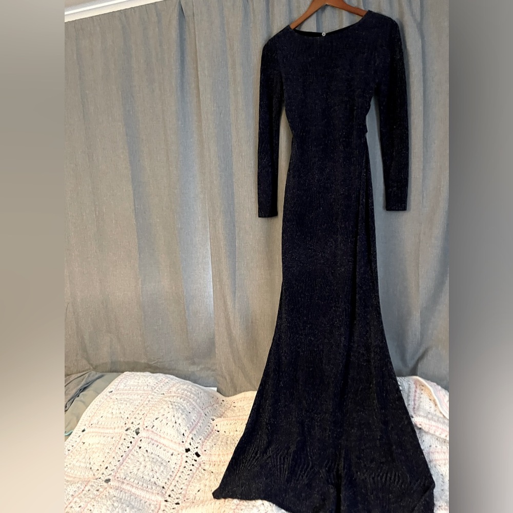 Beautiful dark blue long flowing dress - Picture 2 of 16